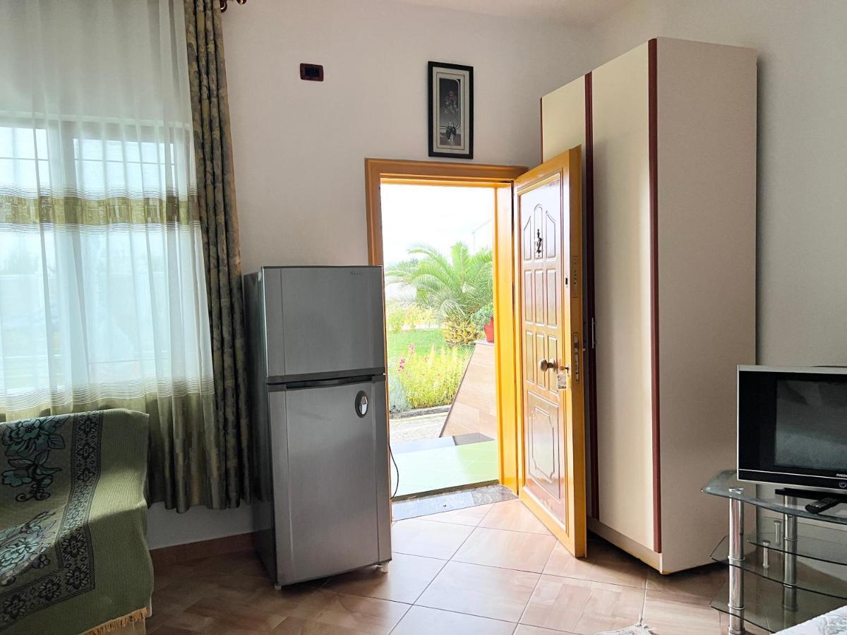 Ponari Apartments Rrotull Bagian luar foto