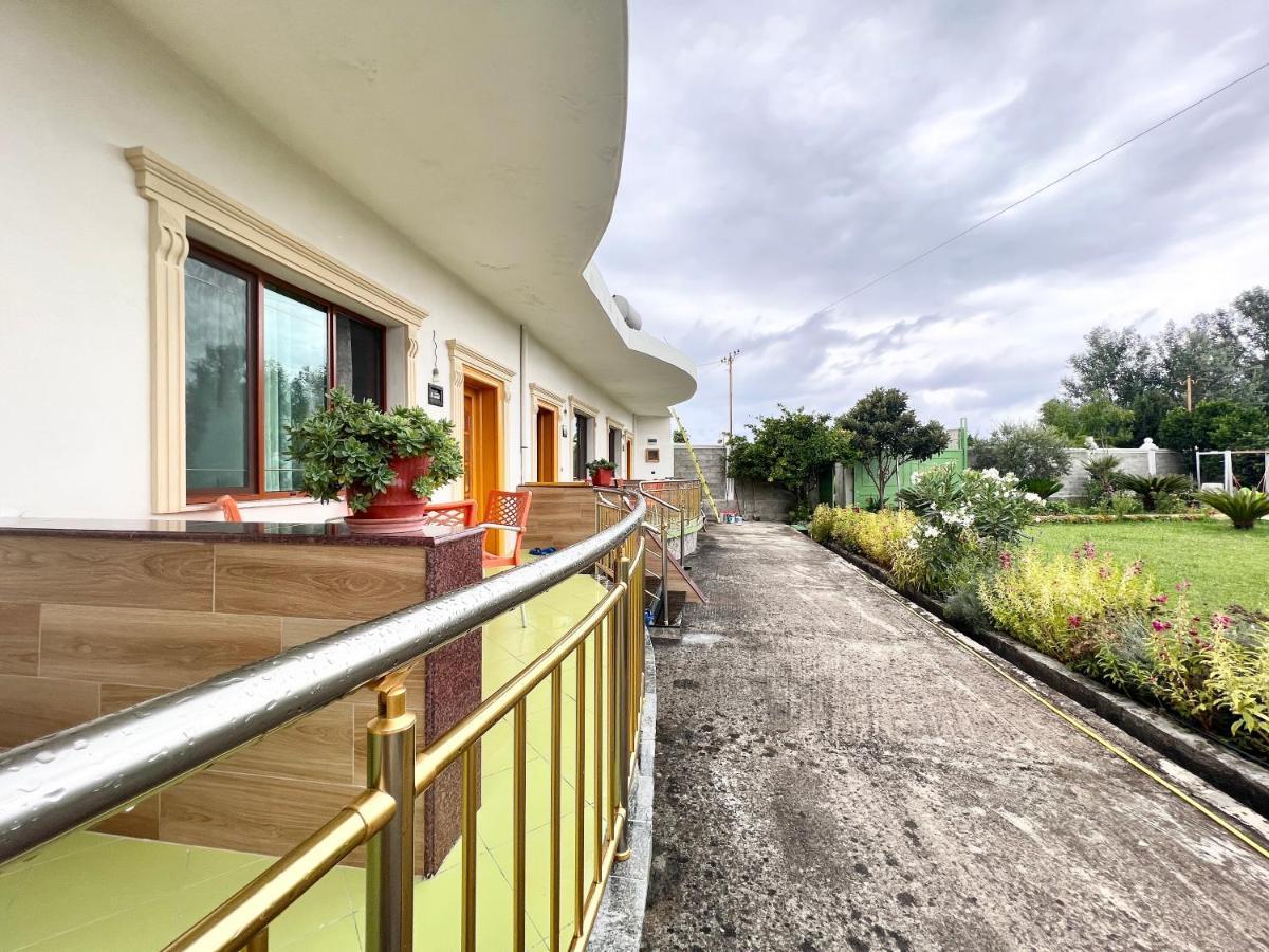 Ponari Apartments Rrotull Bagian luar foto