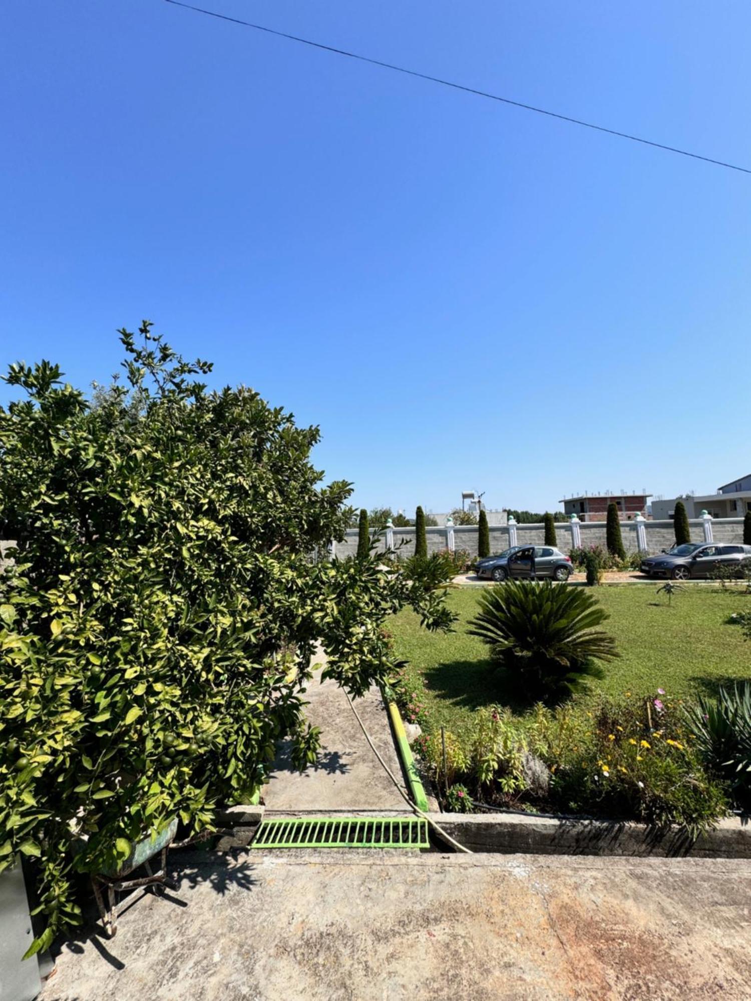 Ponari Apartments Rrotull Bagian luar foto
