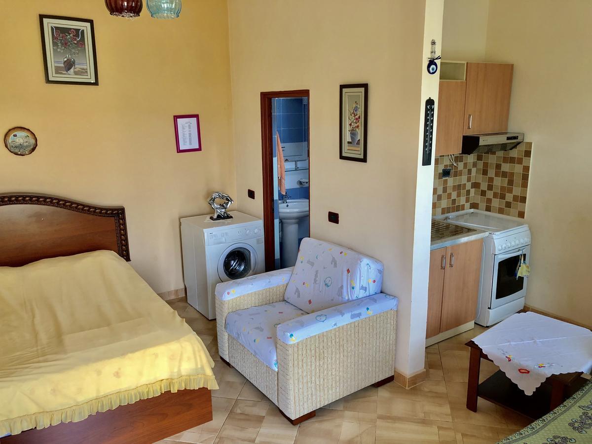 Ponari Apartments Rrotull Bagian luar foto